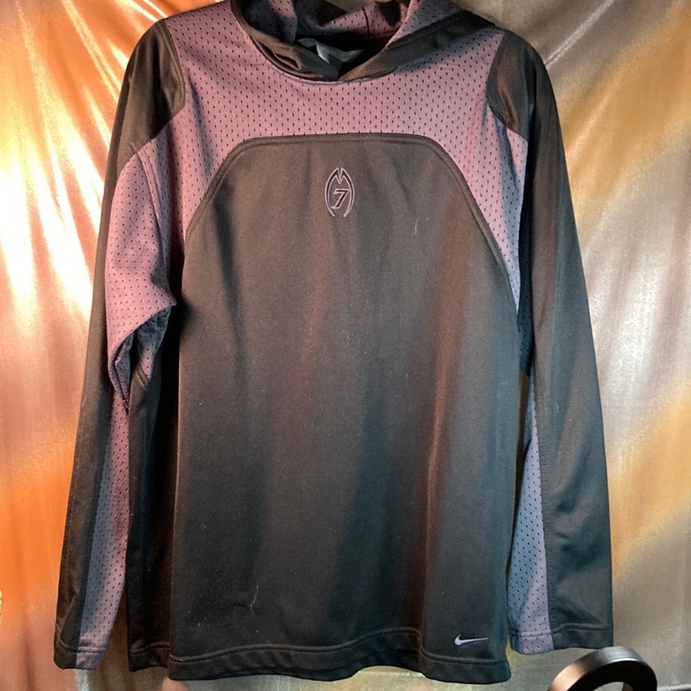 Nike jersey hoodie 7. Black‎ with dark gray stripe M 46” chest 209